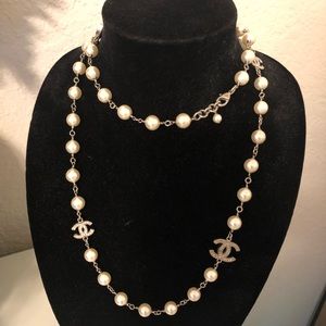 Authentic Classic CHANEL Pearl CC Necklace 💕